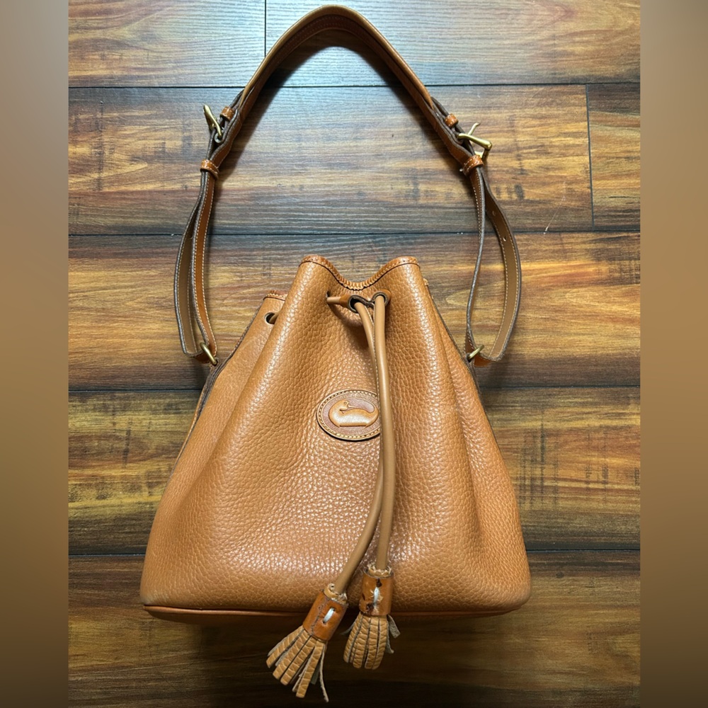 Vintage Dooney Bourke Tan Brown Leather Bucket Bag Drawstring Tassel Strap